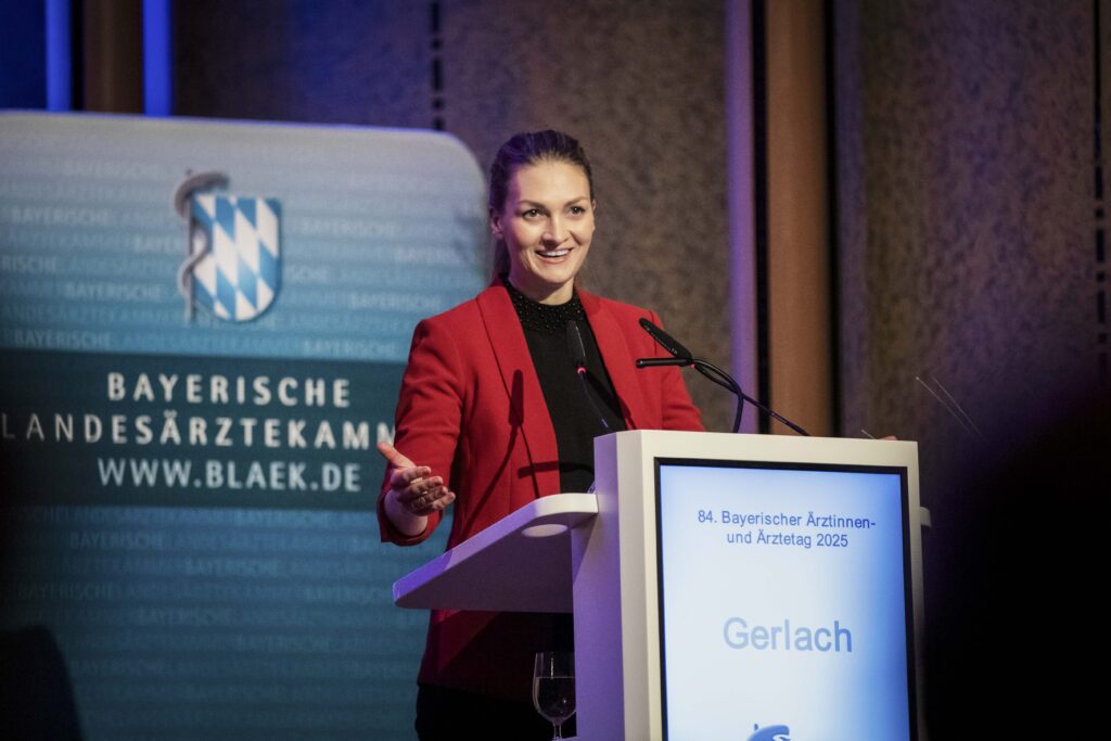 Judith Gerlach, Baye­ri­sche Staats­mi­nis­te­rin für Gesund­heit, Pflege und Präven­tion, bei der Auftakt­ver­an­stal­tung zum 84. BÄT